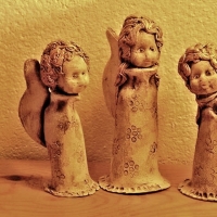 Andělé